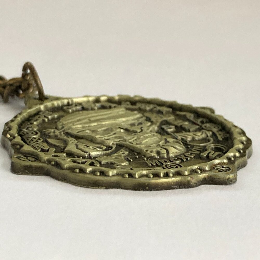 Disney Gold Pirate League Skull Medallion Vintage Necklace - Picture 4 of 9